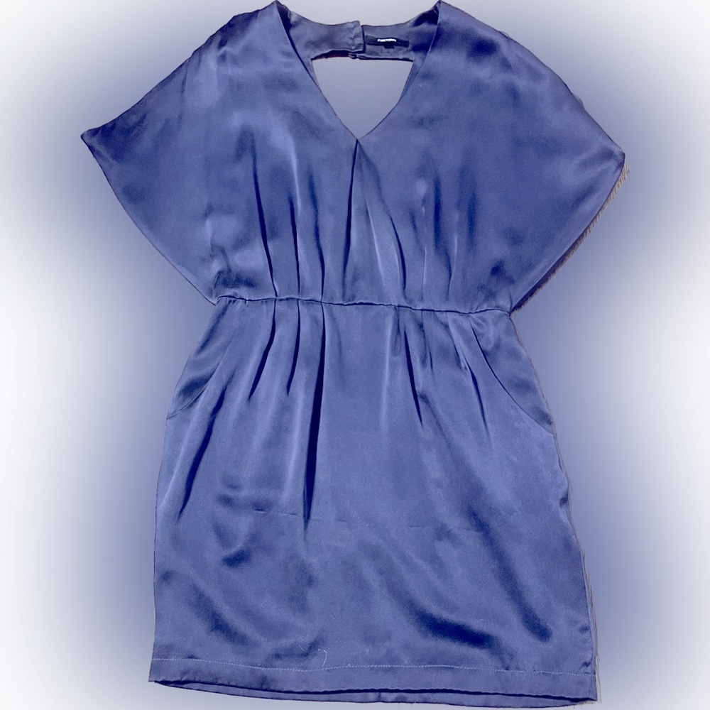 Super cute navy blue dress!